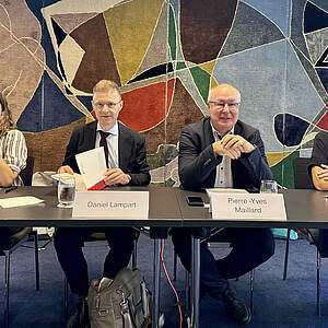 Foto der Teilnehmenden der Medienkonferenz